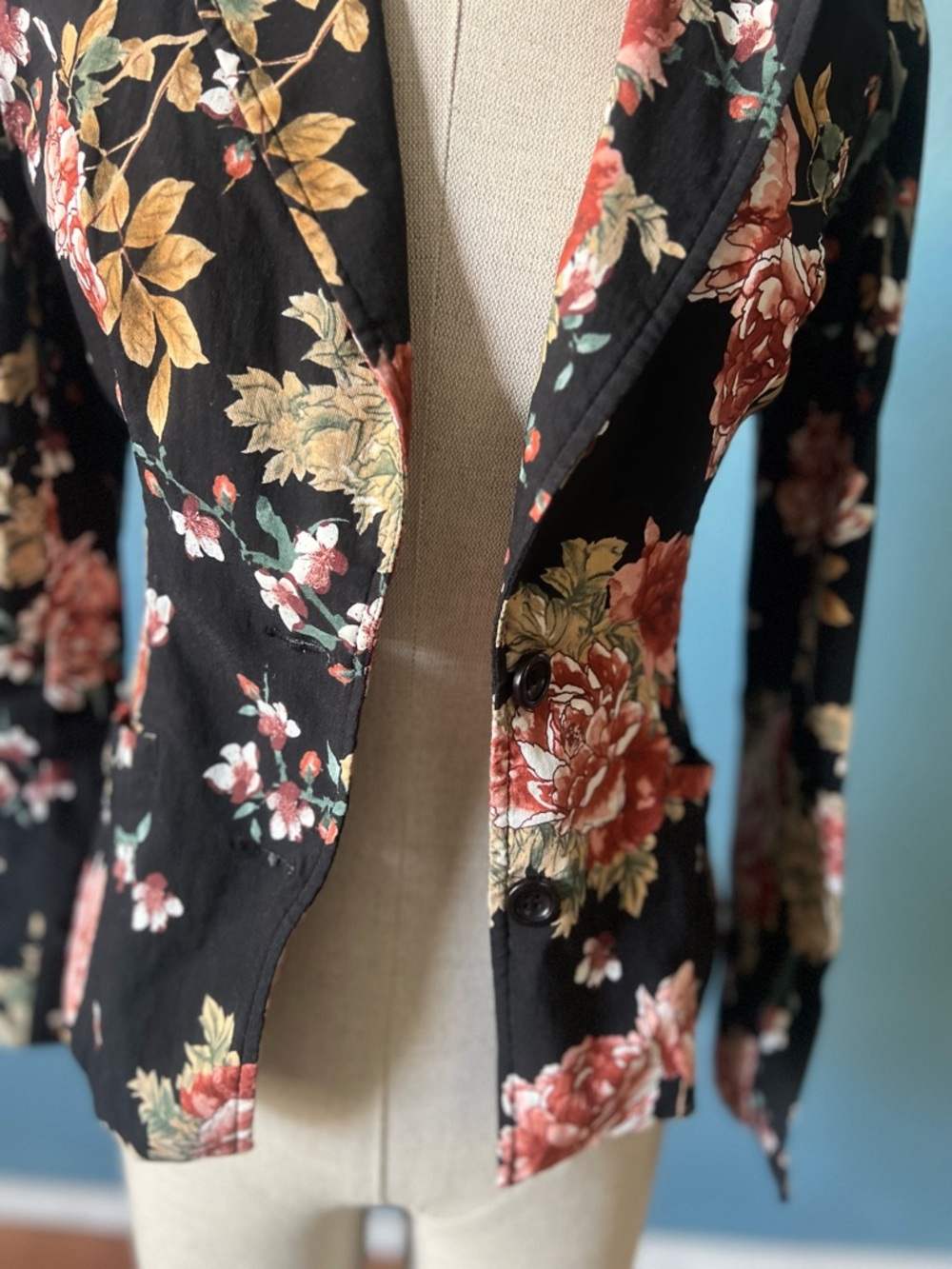 Women’s Fashion Nova Black Floral Ponte Blazer with a vintage Rose Print size M - Picture 2 of 7